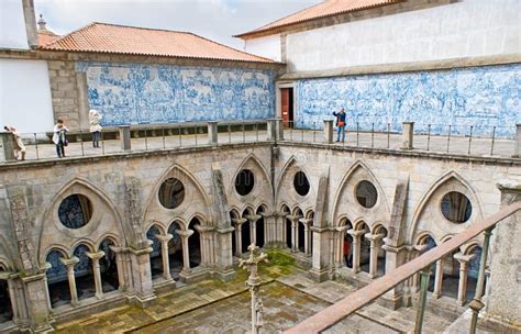 The Gothic Cloister of Porto Cathedral Editorial Stock Image - Image of ...