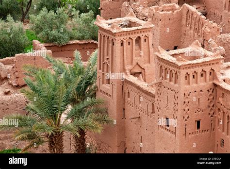 Traditional Berber adobe architecture, Kasbah in Aït Benhaddou Stock ...