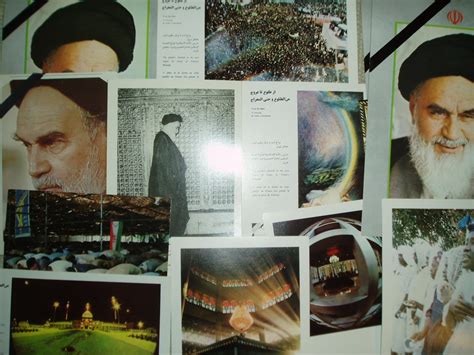 a portfolio of photographs of Ayatollah Khomeini (2) de Hozeh Honari (Art Center): Some wear ...