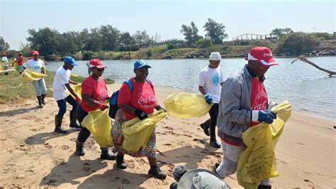 Volunteers collect almost 1,000 bags of waste as part of coastal clean-up | Rising Sun Chatsworth