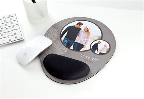 Ergonomic mouse pad with photo from smartphoto