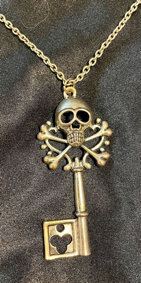 Skull pendant - key - Gem