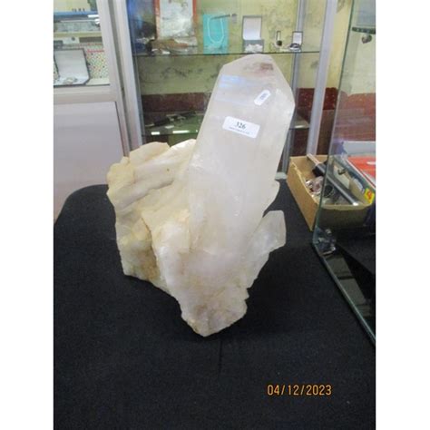 A large quartz formation