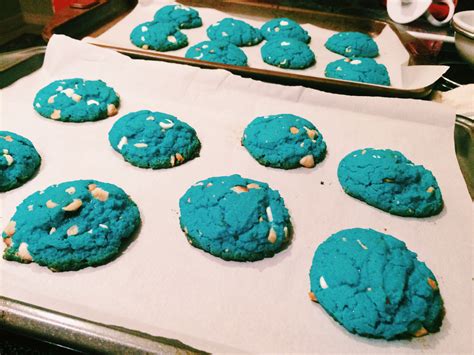 Blue & White Cake Mix Cookies (with white chocolate chips and macadamia ...