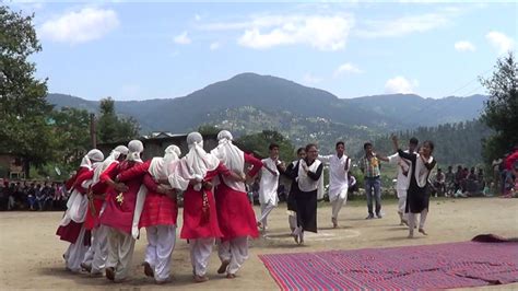 Kashmiri folk dance by hss maloth - YouTube