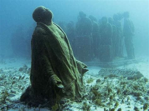 An Underwater Museum of Statues - Cancun, Mexico | I Like To Waste My Time