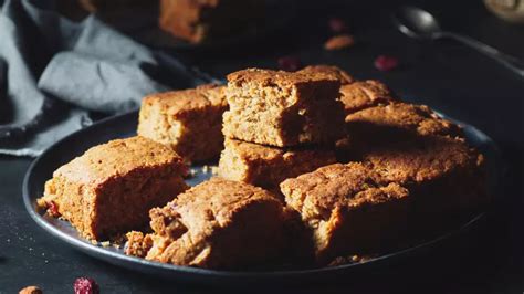 Vegan Banana Cranberry Cake (Refined sugar free)