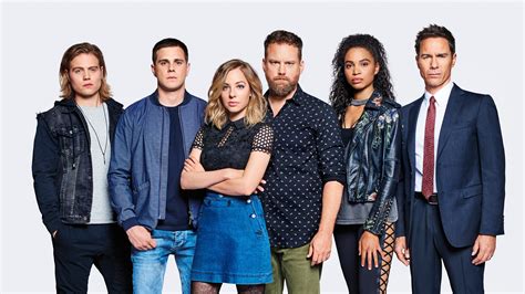 Travelers (TV Series 2016-2018) - Backdrops — The Movie Database (TMDB)