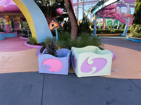 PHOTOS: Holiday Decorations Begin to Arrive in Seuss Landing at Universal's Islands of Adventure ...