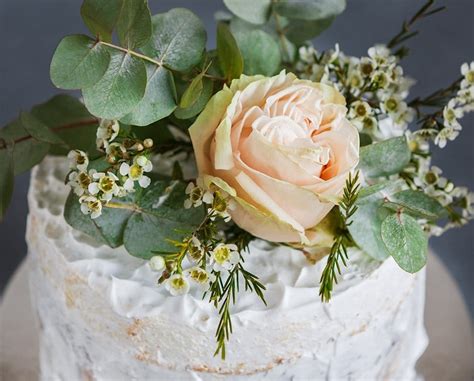 How To Decorate A Bundt Cake With Fresh Flowers | Shelly Lighting