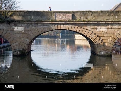 Jogger crossing Folly Bridge Oxford Stock Photo - Alamy