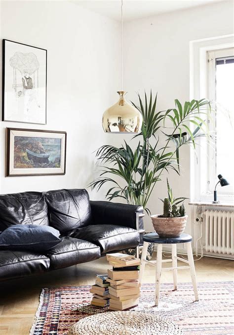 How To Decorate A Living Room With A Black Leather Sofa - Decoholic