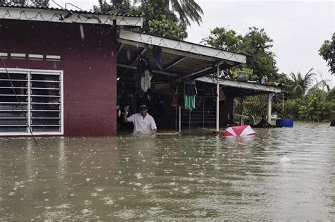 Banjir di Johor bertambah buruk - Kwiknews