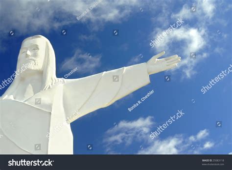 Christ Ozarks Statue Embraces Heavens Christs Stock Photo 25083118 | Shutterstock