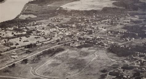 Aerial view of Fort Saskatchewan in 1948 (looking North-East) : r/FortSaskatchewan