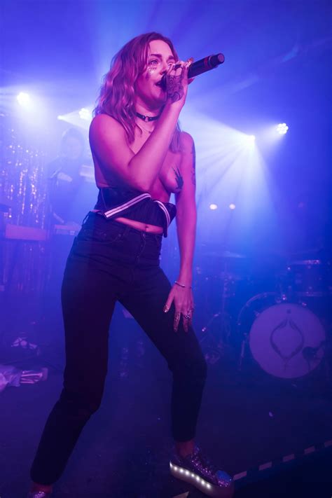 TOVE LO Performs at a Special Album Launch in East London 11/08/2016 ...