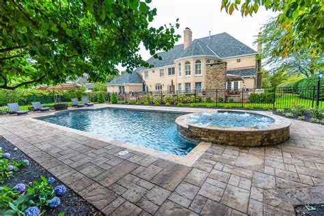 What is a Gunite Pool? – Elite Landscapes