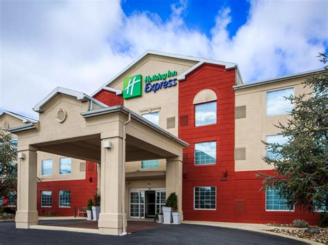 Hotel in Reading, PA near Hamburg | Holiday Inn Express & Suites Reading Airport