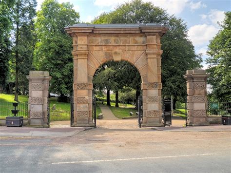 War Memorial Gateway Astley Park - Chorley - TracesOfWar.com