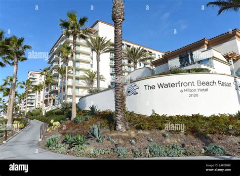 HUNTINGTON BEACH, CALIFORNIA - 22 JAN 2020: The Hilton Waterfront Beach ...