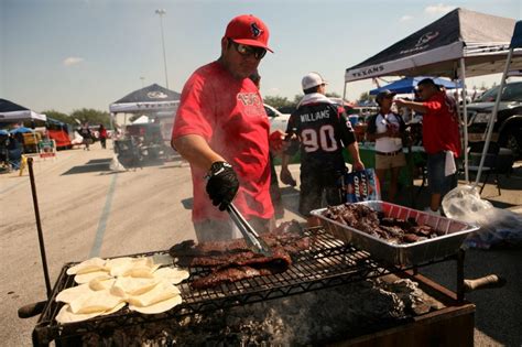 The Top 10 College Football Tailgating Foods