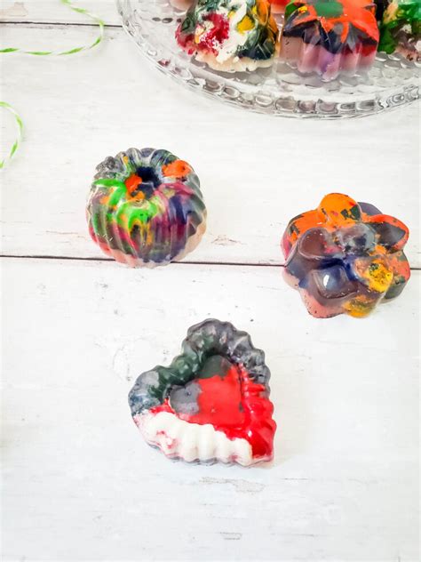 How to Melt Crayons in the Oven to Make New Ones - Cutesy Crafts