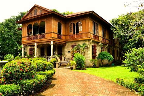 Famous Historical Houses in the Philippines to Visit