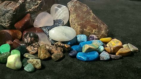 Why Do Rocks Have Different Colors? (The How and The Why!) - Rock Seeker