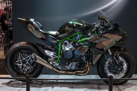 Up-Close with the Kawasaki Ninja H2R - Asphalt & Rubber