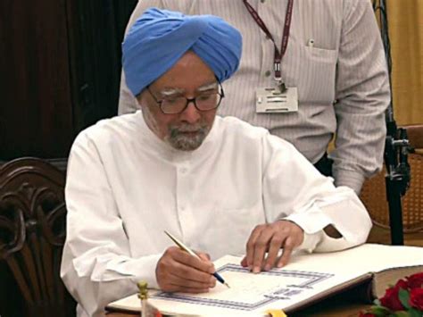 Dr Manmohan Singh slams government for economy slowdown, Finance Minister Nirmala Sitharaman ...