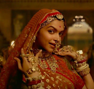 Kool Images Gallery: Padmavati's Ghoomar Song : Deepika Padukone looks ...