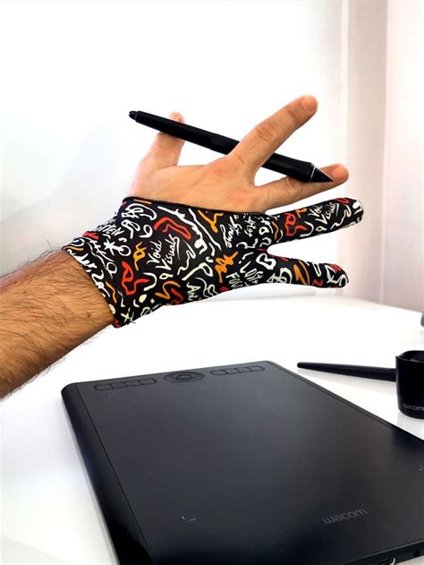 Digital Artist Glove l Artist Gift l Gamer Gift l Tablet Glove | Etsy | Artist gifts, Black ...