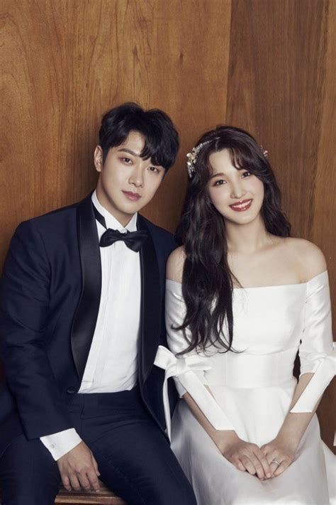 Choi Minhwan and Yulhee share official wedding photos