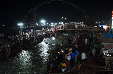 Image of View Of Har Ki Pauri Ghat Haridwar At Night-AP623141-Picxy