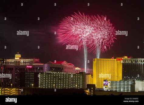 Las Vegas, Nevada, USA. 4th July, 2013. Independence Day fireworks lit ...