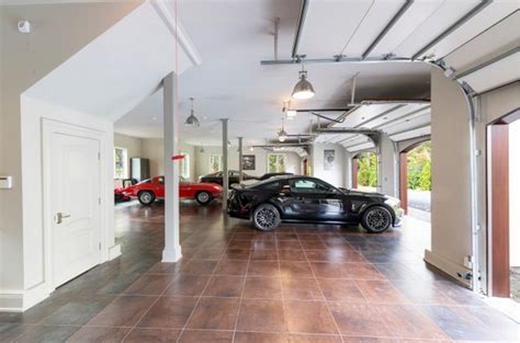 10-car Garage | Homes of the Rich