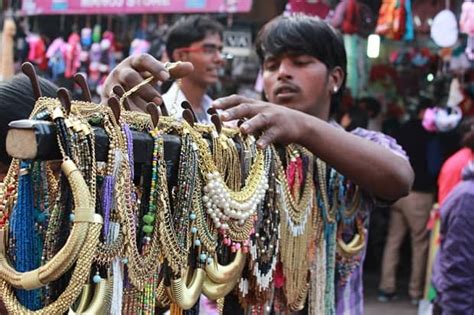 A Complete Guide To Sarojini Nagar Market, The Shopping Paradise Of Delhi