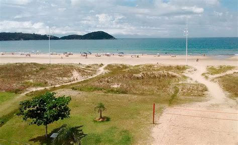 Praia do Meio - pinheirasc.com