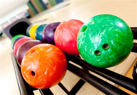 9 Types Of Bowling Balls (Differences, Size, Color, Appearance)