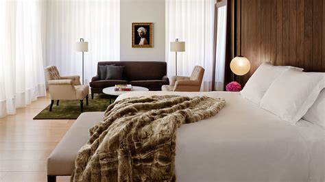 EDITION Hotel Bed | Luxury EDITION Hotel Bedding and Décor