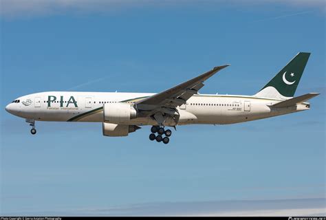 AP-BGY PIA Pakistan International Airlines Boeing 777-240LR Photo by Sierra Aviation Photography ...