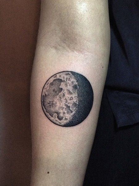 Share 75+ waxing gibbous moon tattoo latest - in.cdgdbentre