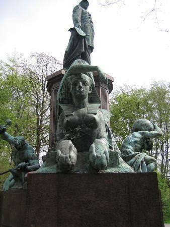 Bismarck Statue - Berlin