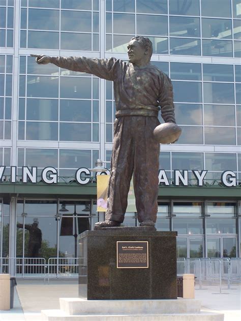 Curly Lambeau Statue