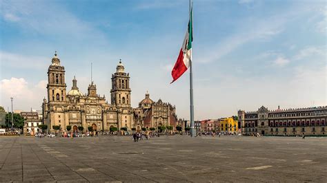 Zócalo: ¿por qué se le llama así y cuál es su nombre oficial?