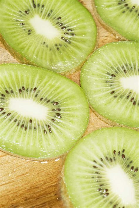 How to Ripen Kiwi Off the Tree