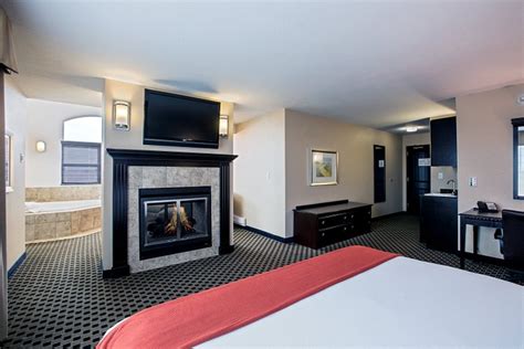 HOLIDAY INN EXPRESS & SUITES GREEN BAY EAST, AN IHG HOTEL $108 ($̶1̶3̶5̶) - Updated 2023 Prices ...