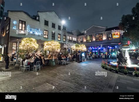 Cafes and restaurants in Xintiandi, Shanghai, China Stock Photo - Alamy