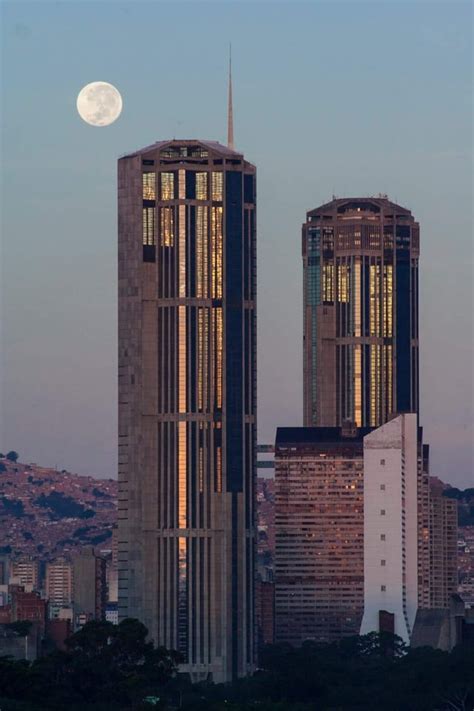 Torres gemelas de parque central, Caracas. Once the tallest buildings ...