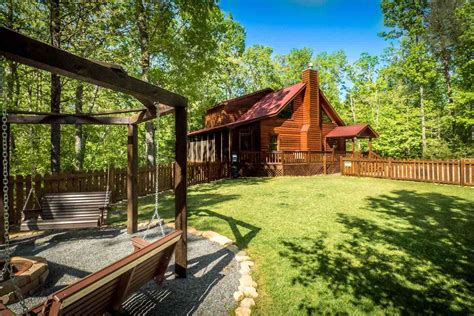 Pet Friendly Cabins North Georgia Fenced Yard / Alpine Serenity - Fenced in Yard - Pet Friendly ...